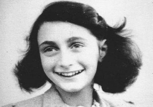 Anne Frank wird im Hamburger Ernst Deutscher Theater lebendig